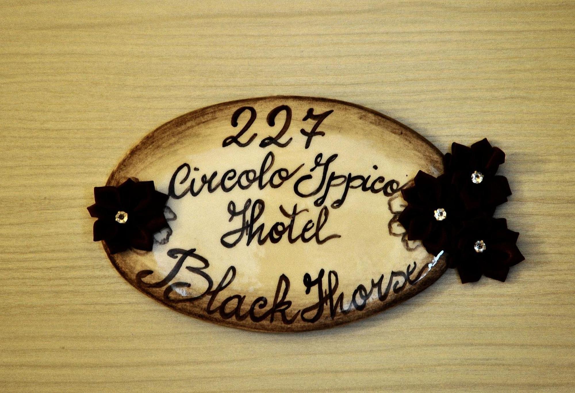 Relais Black Horse Millesimo Oda fotoğraf